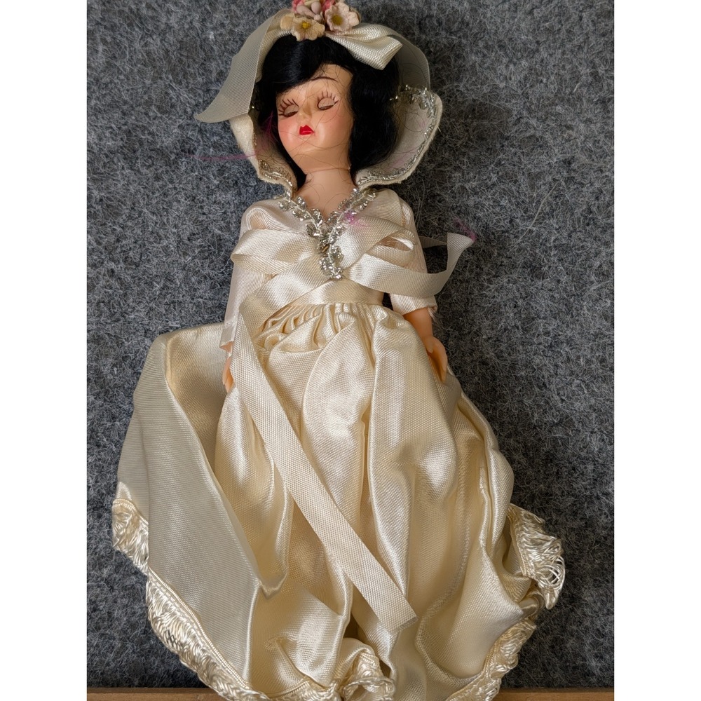 Arco Gas Station StoryBook Collection 8 Inch tall Snow Princess